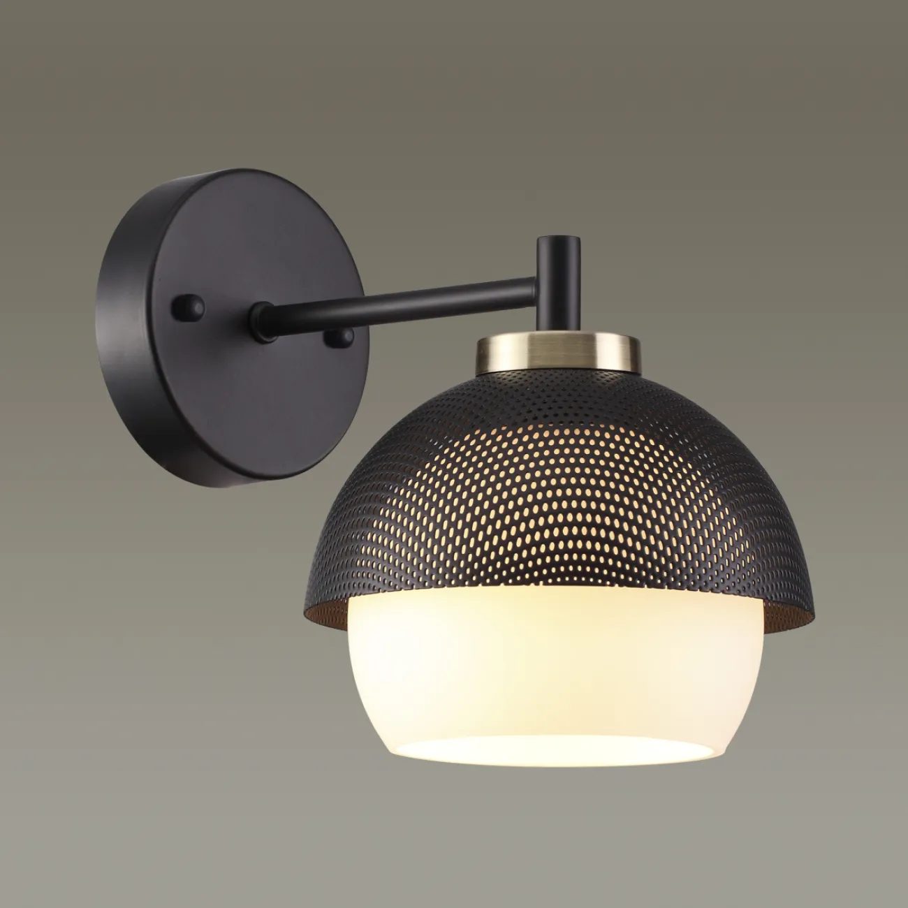 Бра с плафоном из матового стекла под колпаком из перфорированного металла LUCAS WALL