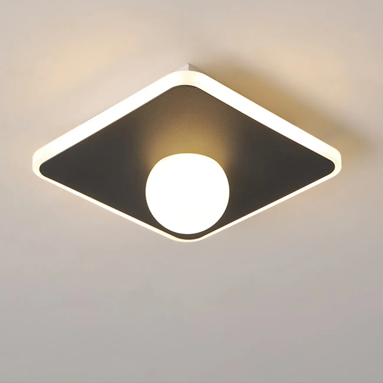 Светодиодный потолочный светильник с шарообразным плафоном MAIN