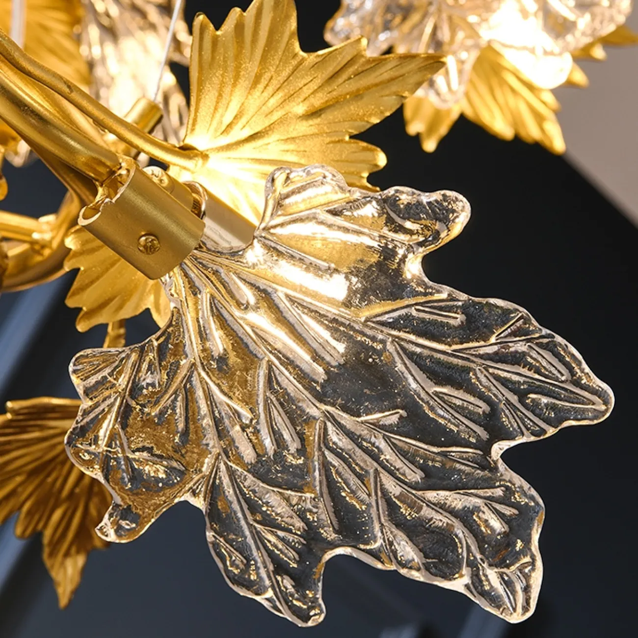 Люстра из металла и стекла на каркасе в форме ветвей клена MAPLE A