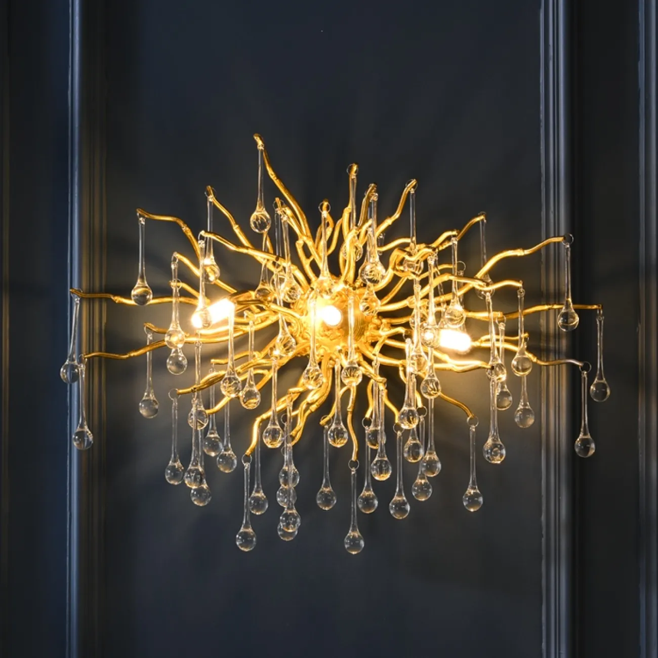 Настенный светильник с ветвистым каркасом и стеклянными каплевидными подвесками MARIAN WALL