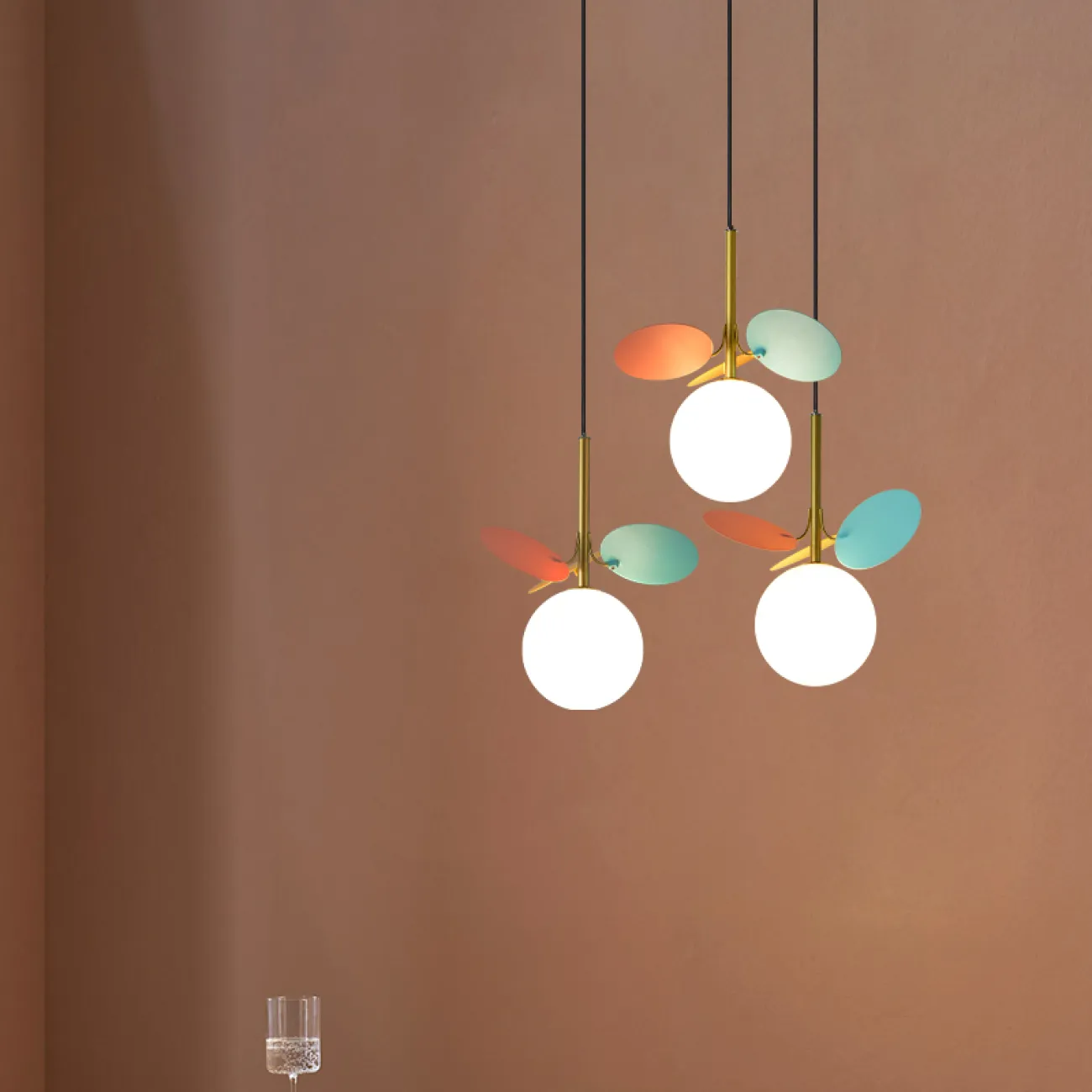 Комбинация подвесных светильников на общем потолочном креплении MATISSE TRIO