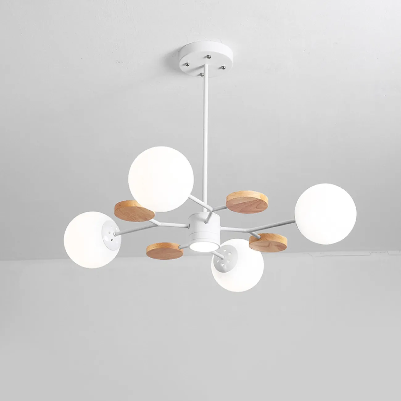 Линейка люстр в скандинавском стиле с шарообразными плафонами на металлической штанге и с деревянным декором MEADE ORB