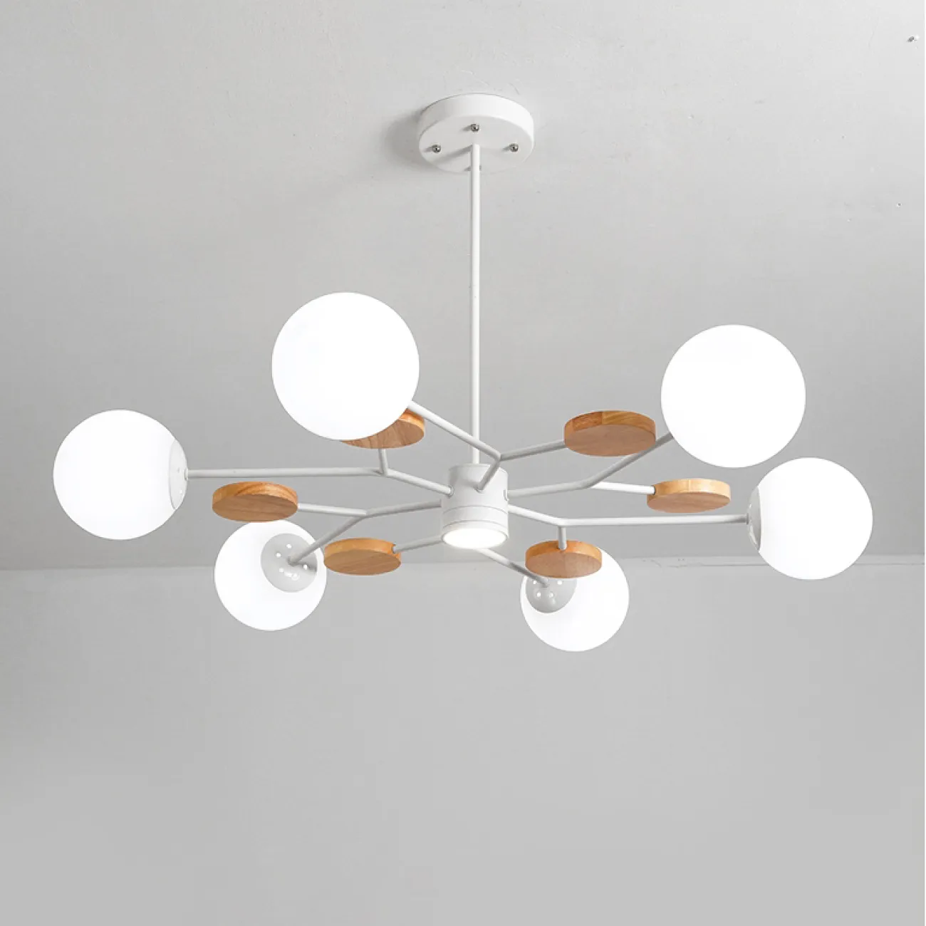 Линейка люстр в скандинавском стиле с шарообразными плафонами на металлической штанге и с деревянным декором MEADE ORB