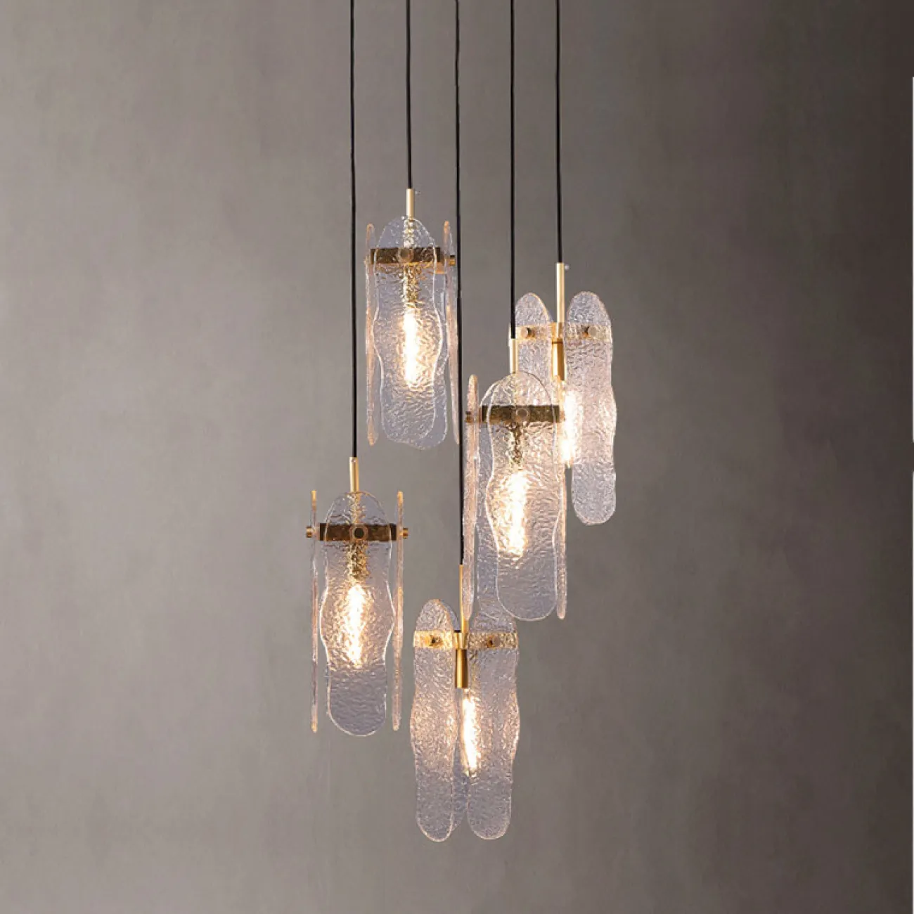 Светильник с плафонами из рельефного стекла MELINDA Светильник с плафонами из рельефного стекла MELINDA