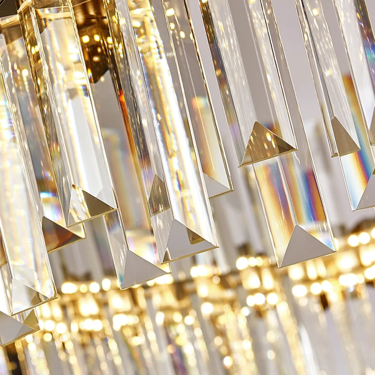 Линейка люстр с абажуром из стеклянных подвесок MILAN