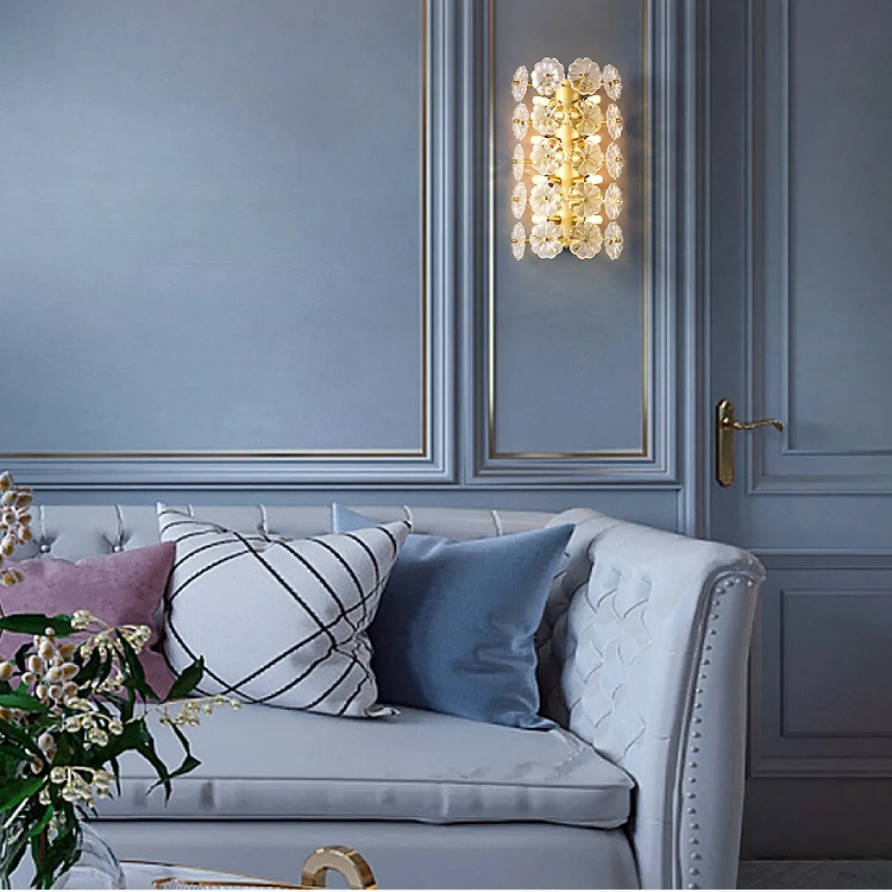 Дизайнерское бра со стеклянным полукруглым абажуром в форме цветов на металлическом каркасе MOIRA WALL