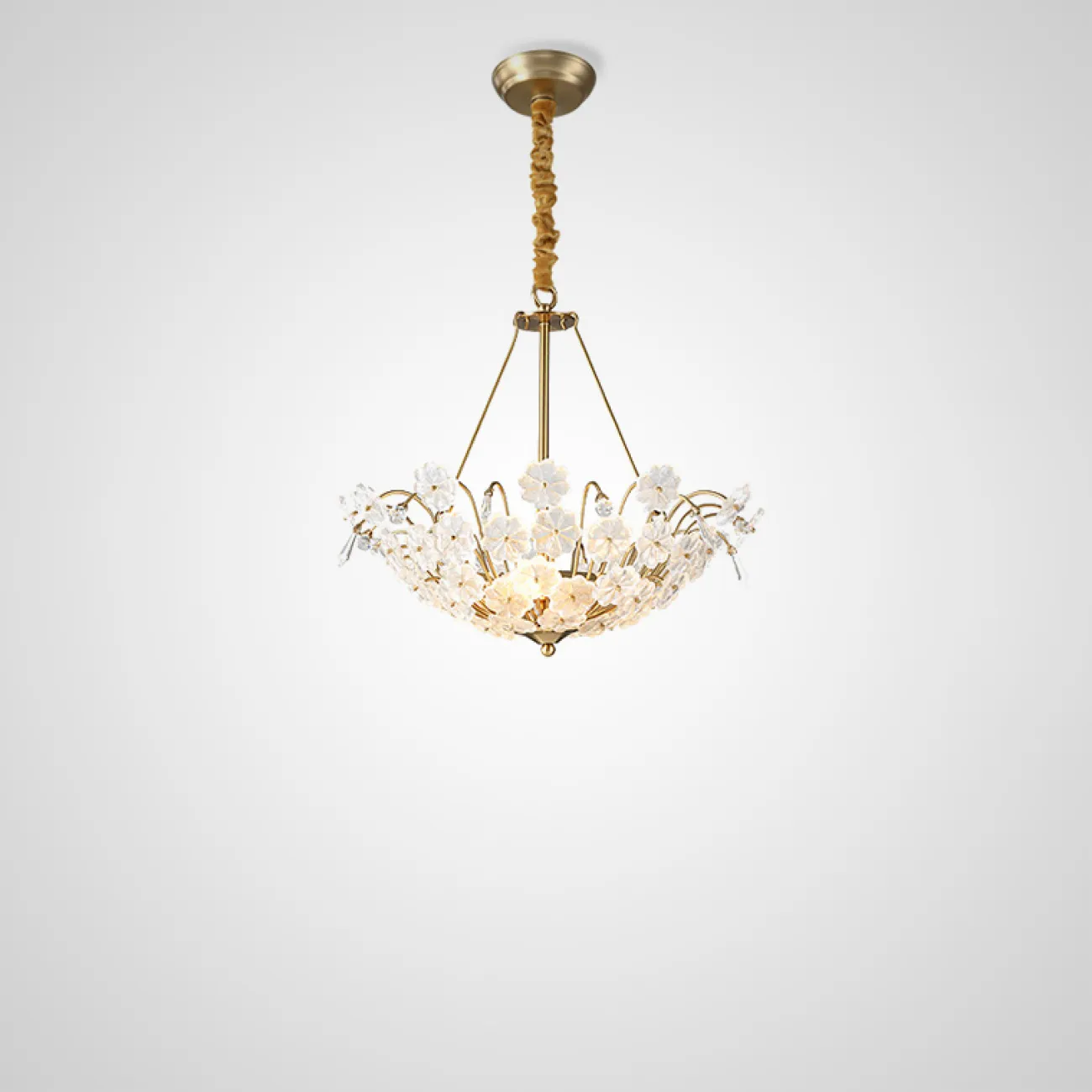 Серия люстр на металлическом каркасе с деталями из стекла MOIRA