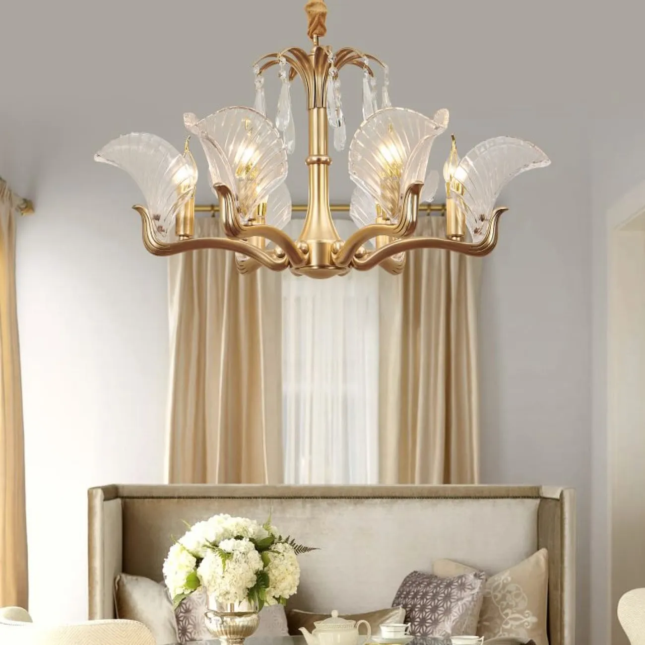 Серия подвесных люстр со стеклянными плафонами в форме листьев и гранеными подвесками 3MURANO