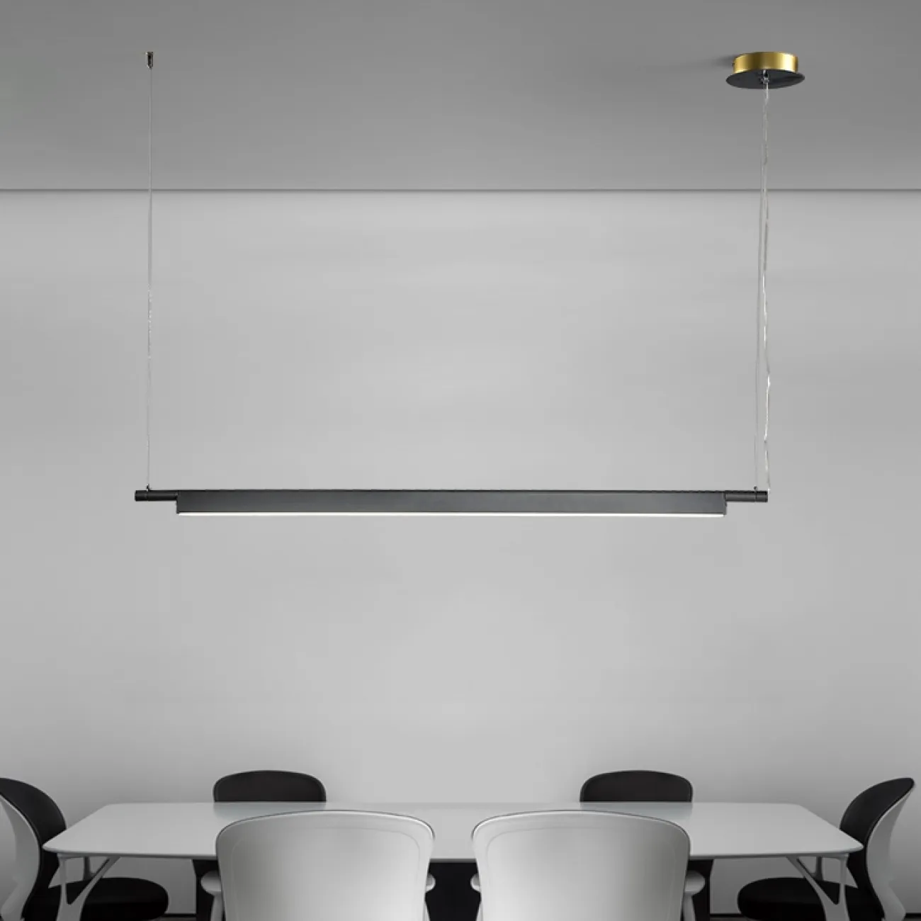 Светодиодный подвесной светильник в виде металлического уголка с матовой текстурой на стержне NETTAN Светодиодный подвесной светильник в виде металлического уголка с матовой текстурой на стержне NETTAN