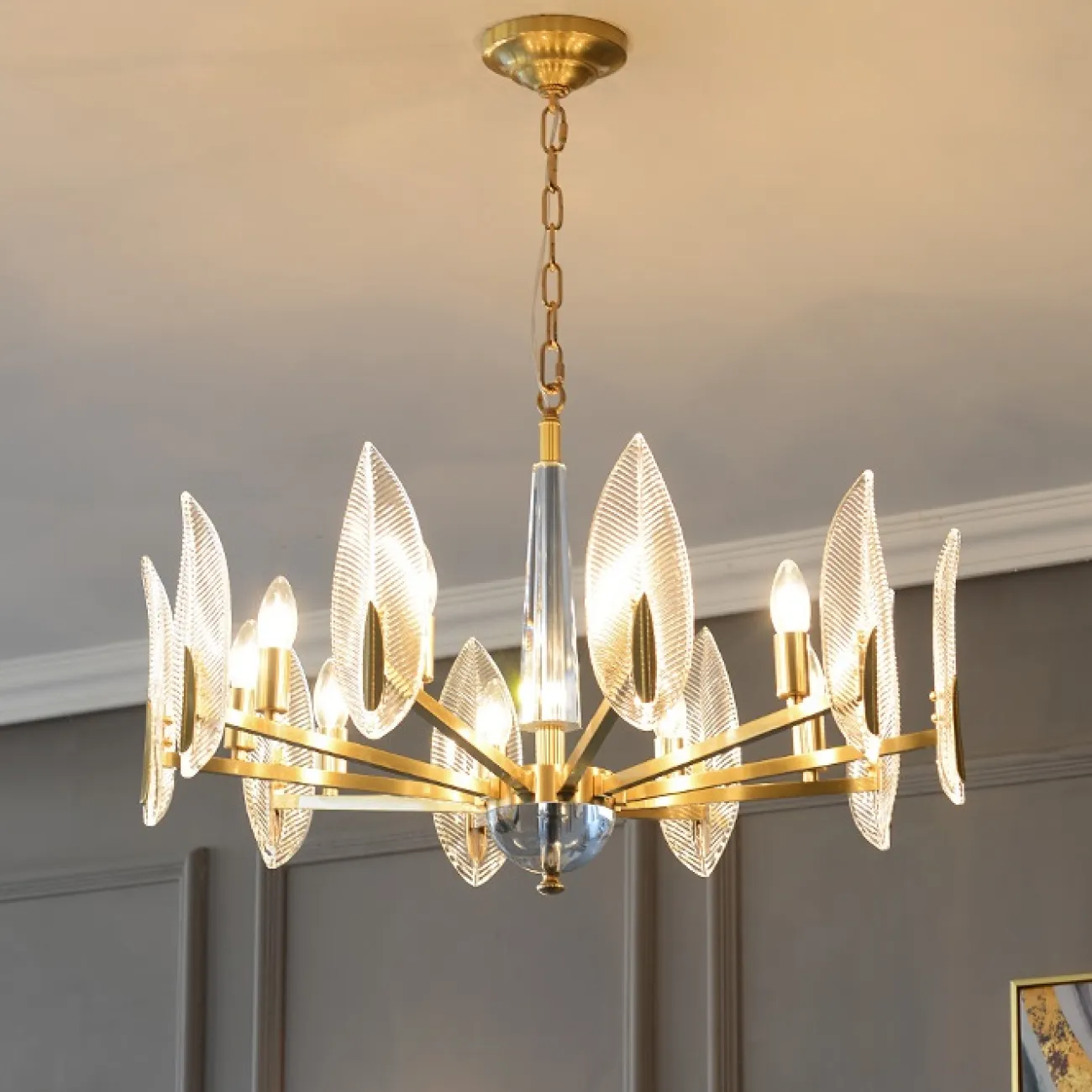 Линейка дизайнерских люстр в стиле постмодерн из рельефного стекла на каркасе из металла NIBA B