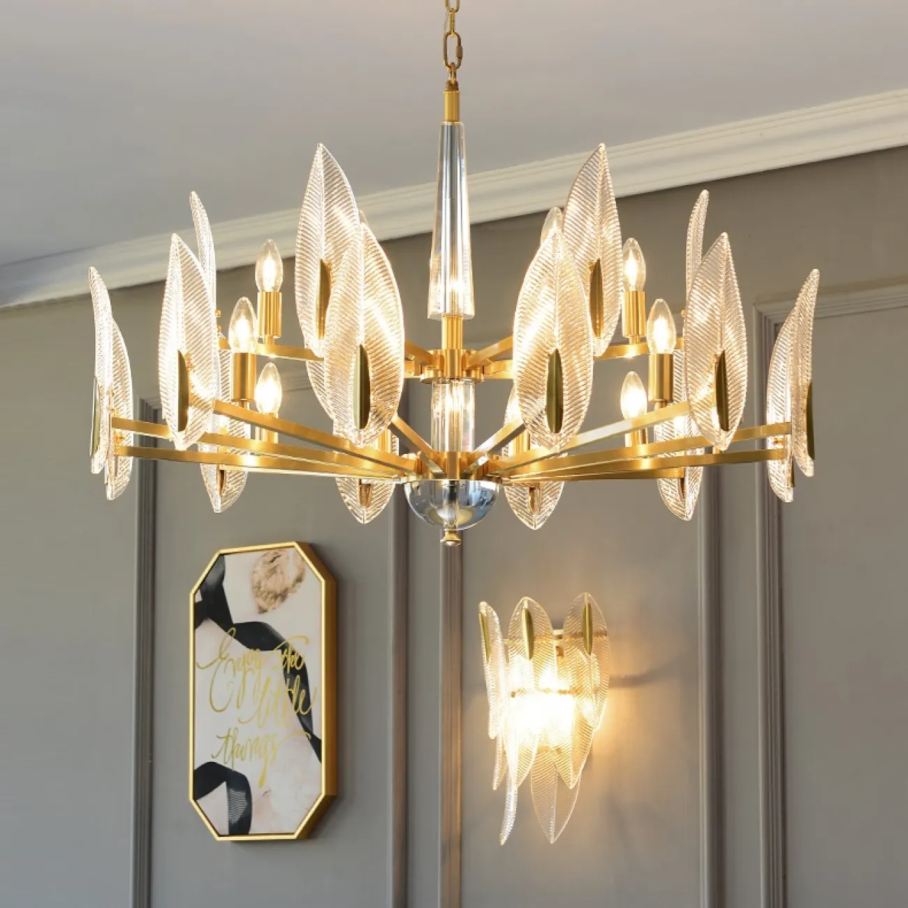 Линейка дизайнерских люстр в стиле постмодерн из рельефного стекла на каркасе из металла NIBA B