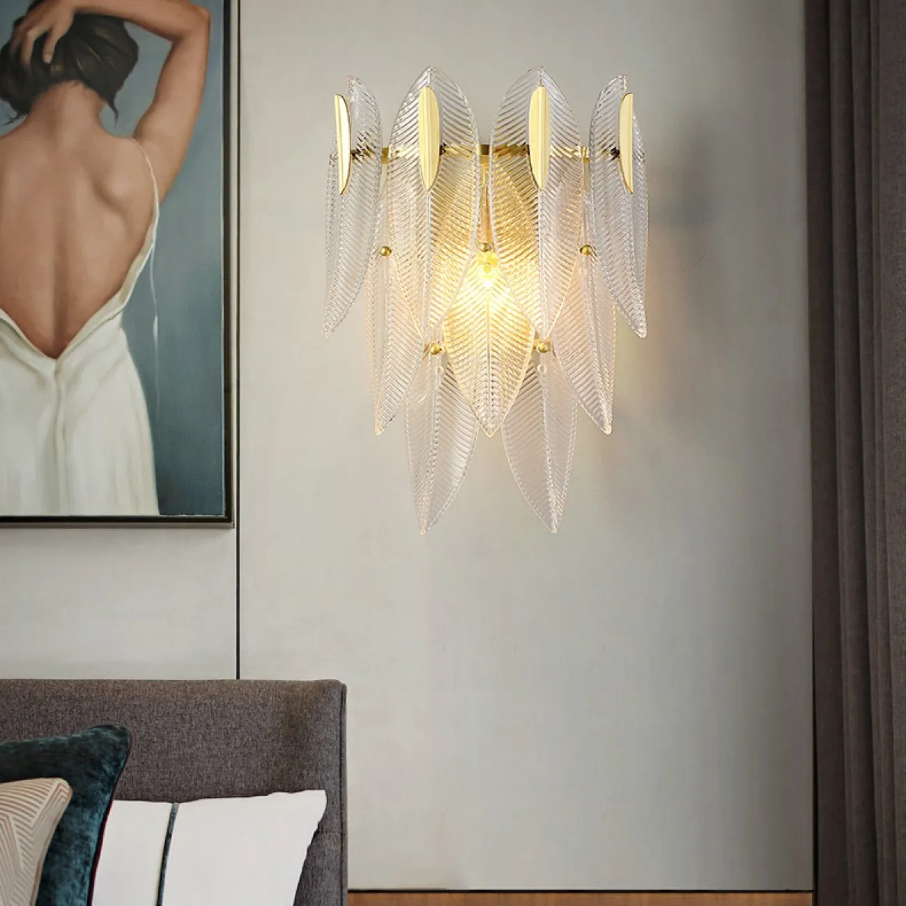 Настенный светильник в стиле постмодерн на металлическом каркасе и абажуром из стекла с рельефным узором NIBA WALL