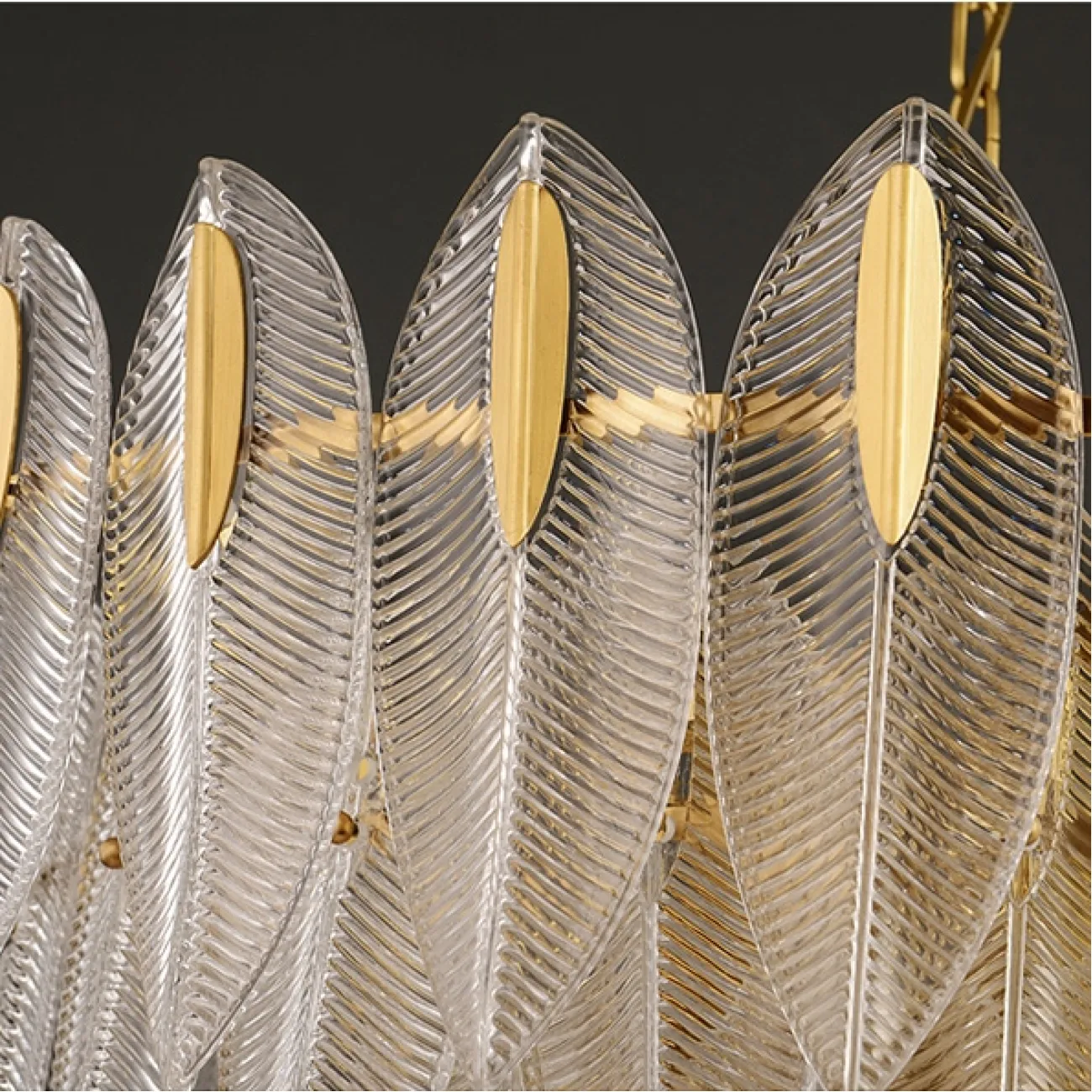 Дизайнерская стеклянная люстра в стиле постмодерн NIBA Дизайнерская стеклянная люстра в стиле постмодерн NIBA