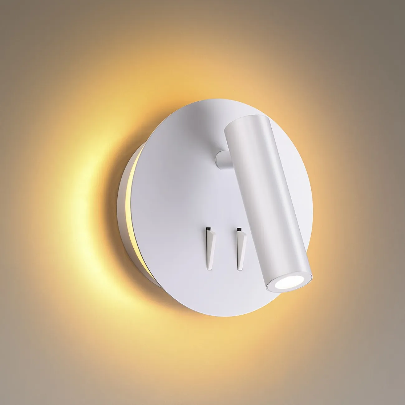 Настенный светильник с поворотным механизмом и двумя источниками освещения — узконаправленным и рассеяным NOX