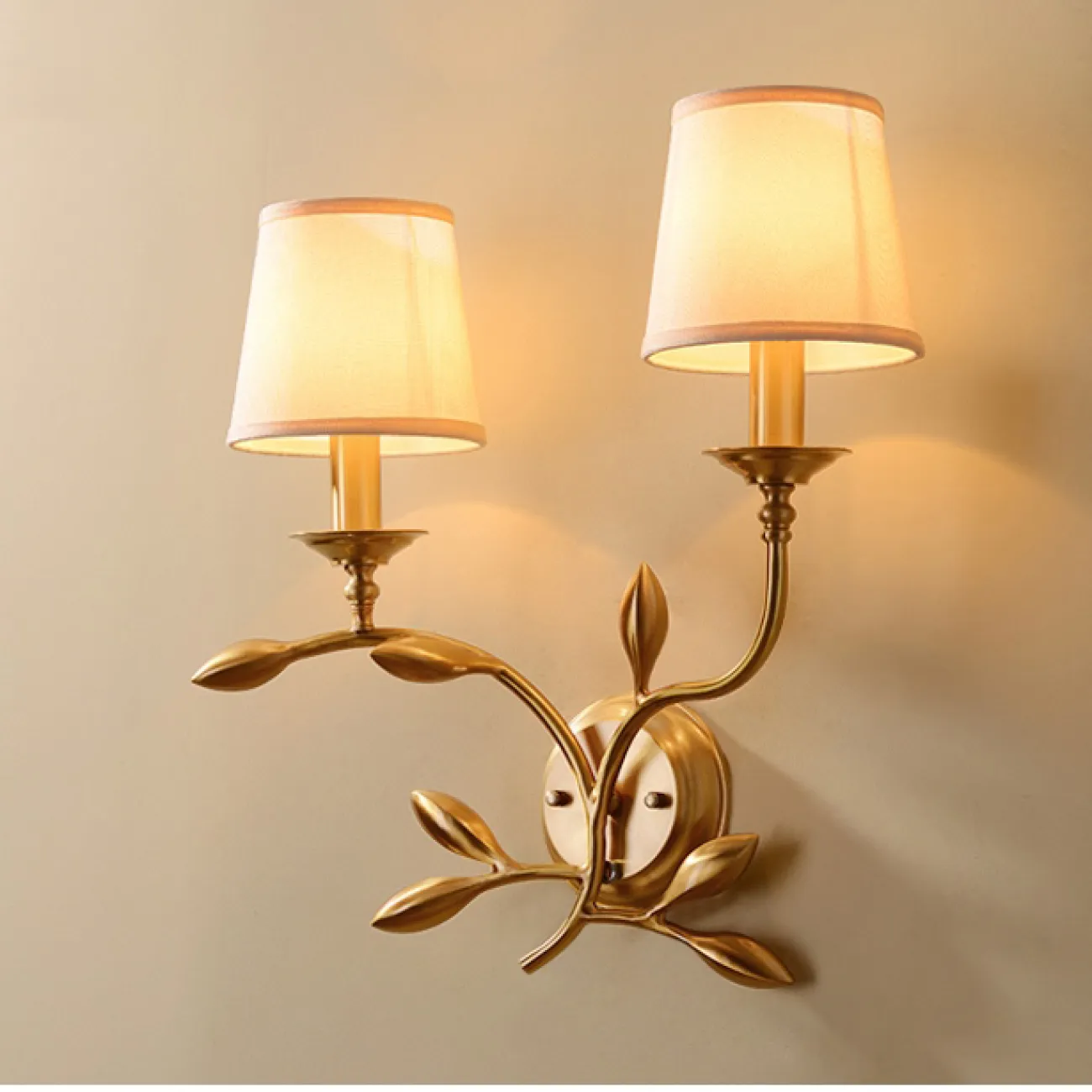 Бра на металлическом каркасе с текстильным абажуромODINE WALL