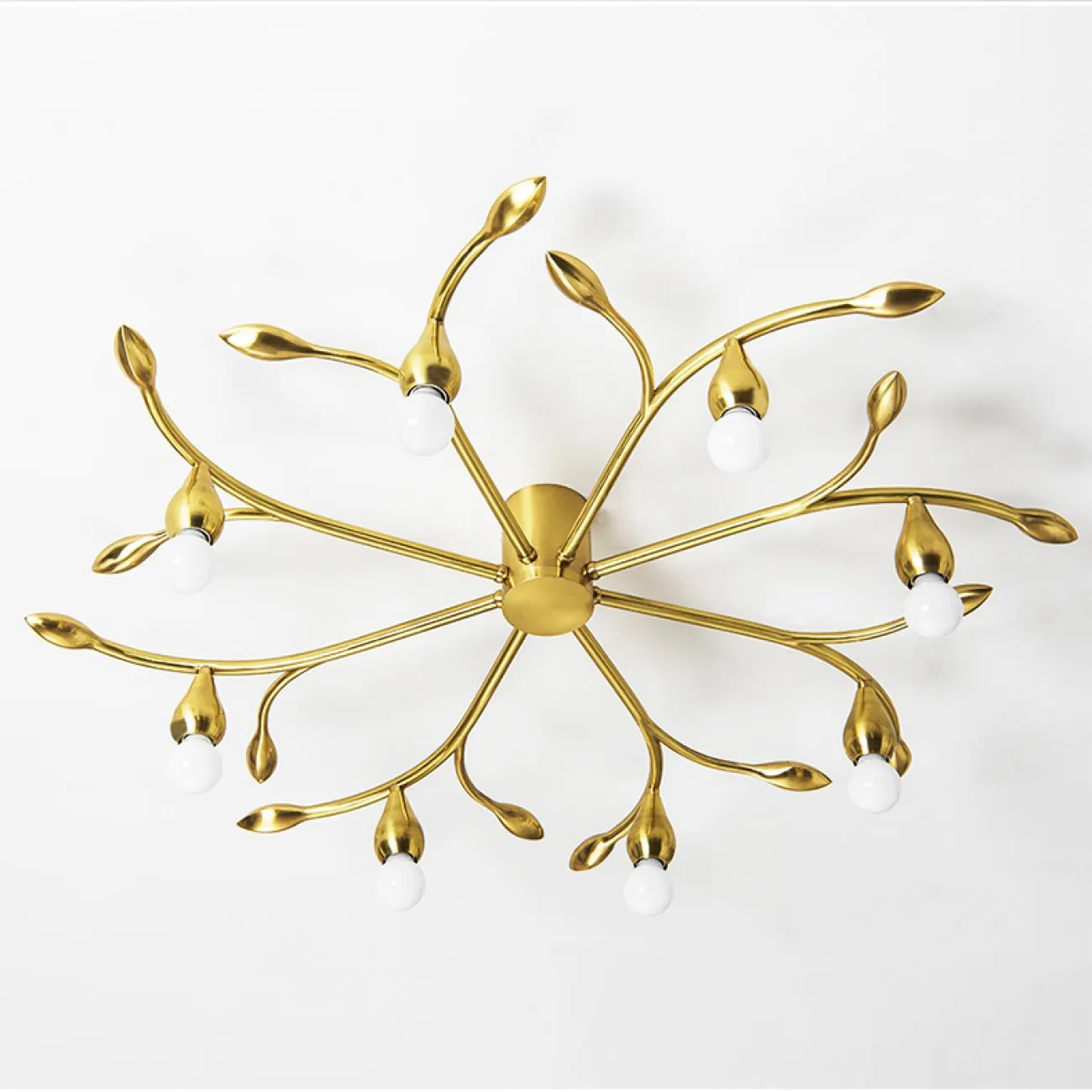 Потолочная люстра из металла выполненная в дизайне вдохновленным мотивами из природы ODINE