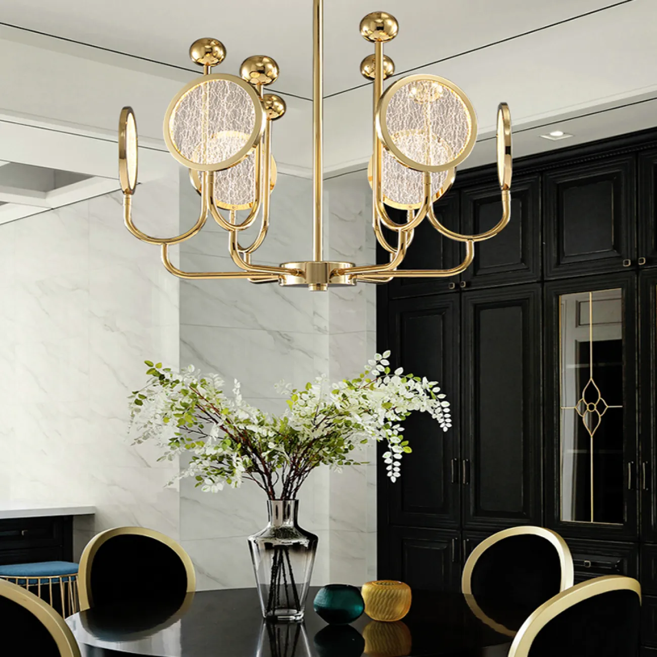 Линейка люстр на каркасе из металла и стеклом с эффектом каракле OLEANA Линейка люстр на каркасе из металла и стеклом с эффектом каракле OLEANA