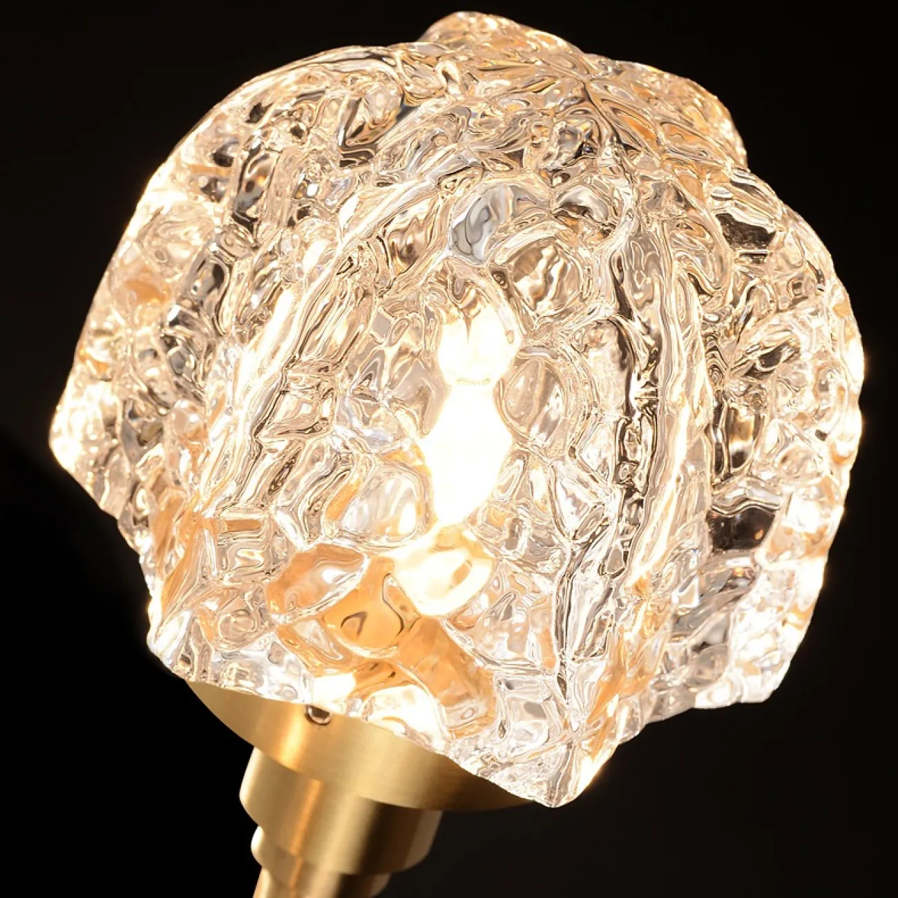 Настенный светильник на металлическом каркасе с рельефным плафоном из стекла ORION WALL