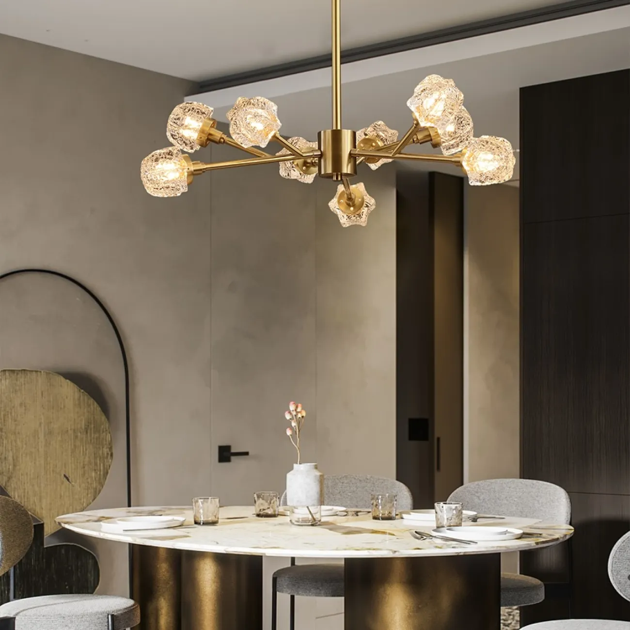 Линейка люстр на металлическом каркасе с плафонами из рельефного стекла ORION