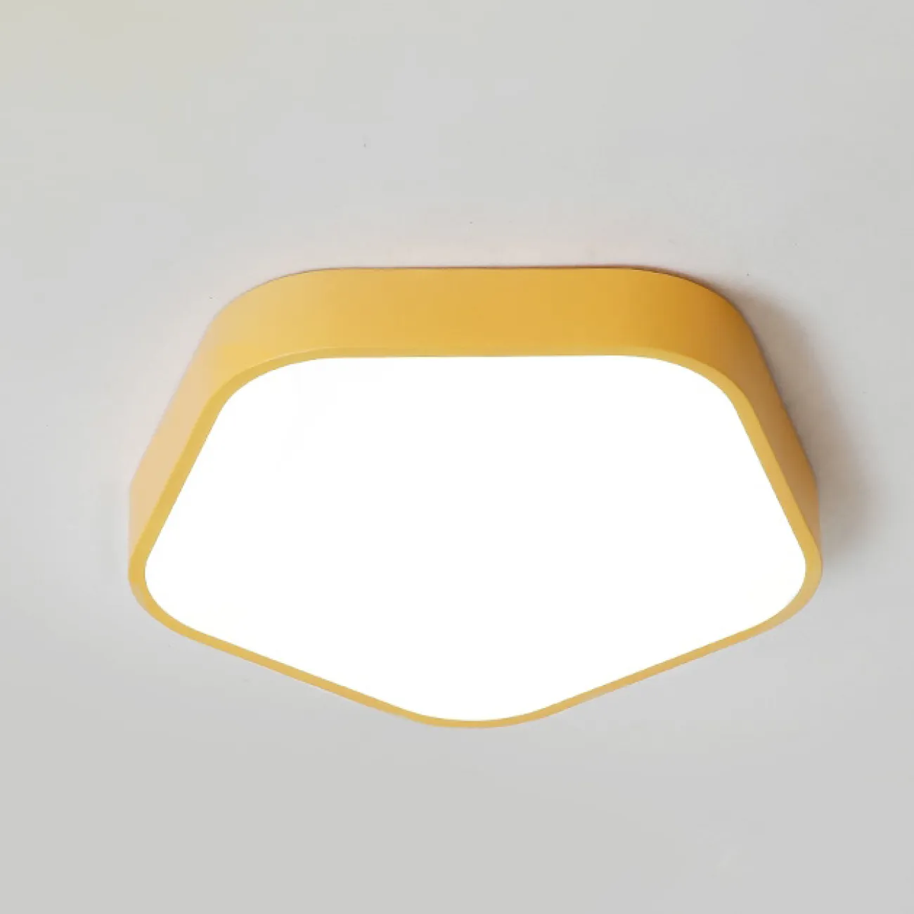 Светодиодный потолочный светильник в скандинавском стиле PENTA Светодиодный потолочный светильник в скандинавском стиле PENTA