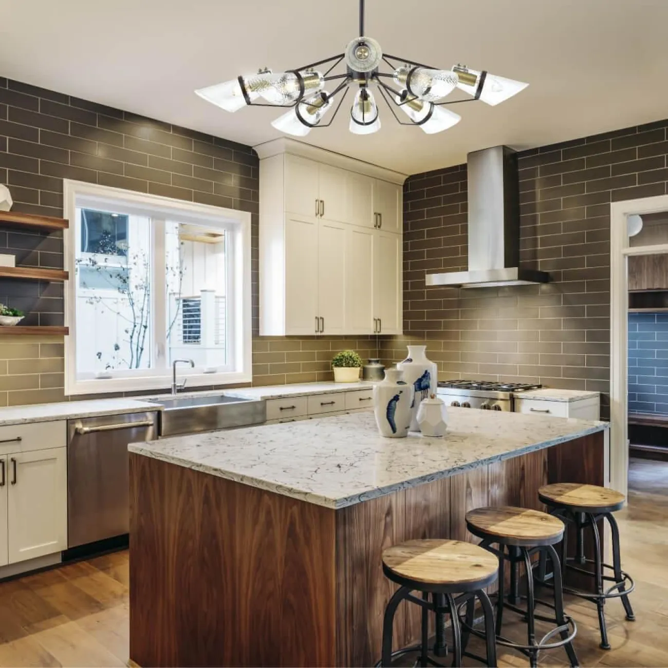 Люстра с плафонами из волнистого стекла PIRNA Люстра с плафонами из волнистого стекла PIRNA