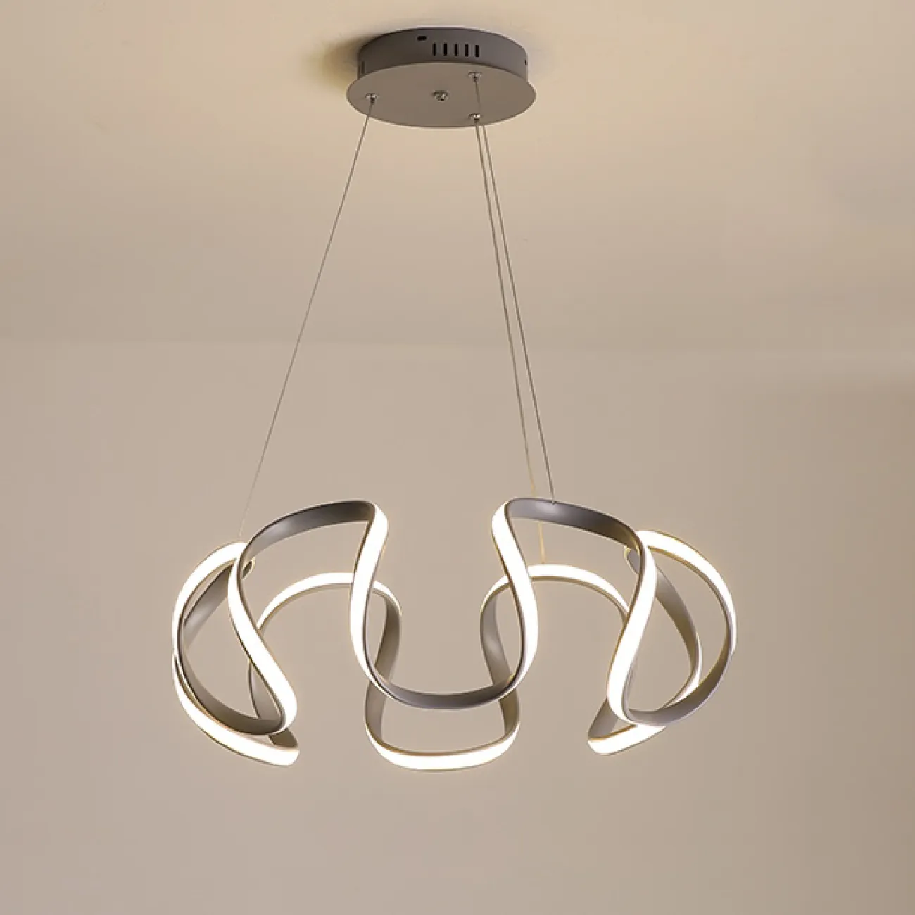 LED люстра на струнном подвесе представленная в двух модификацияхPRIYA