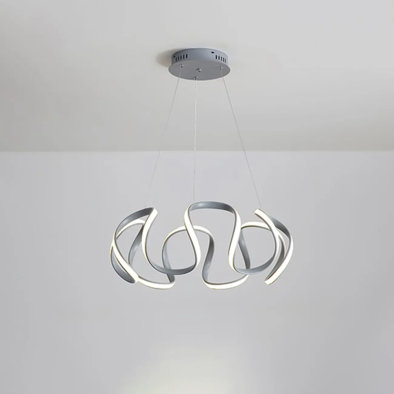 LED люстра на струнном подвесе представленная в двух модификацияхPRIYA