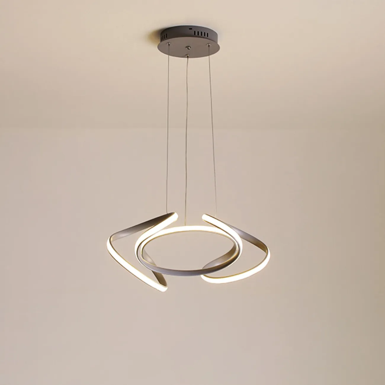 LED люстра на струнном подвесе представленная в двух модификацияхPRIYA