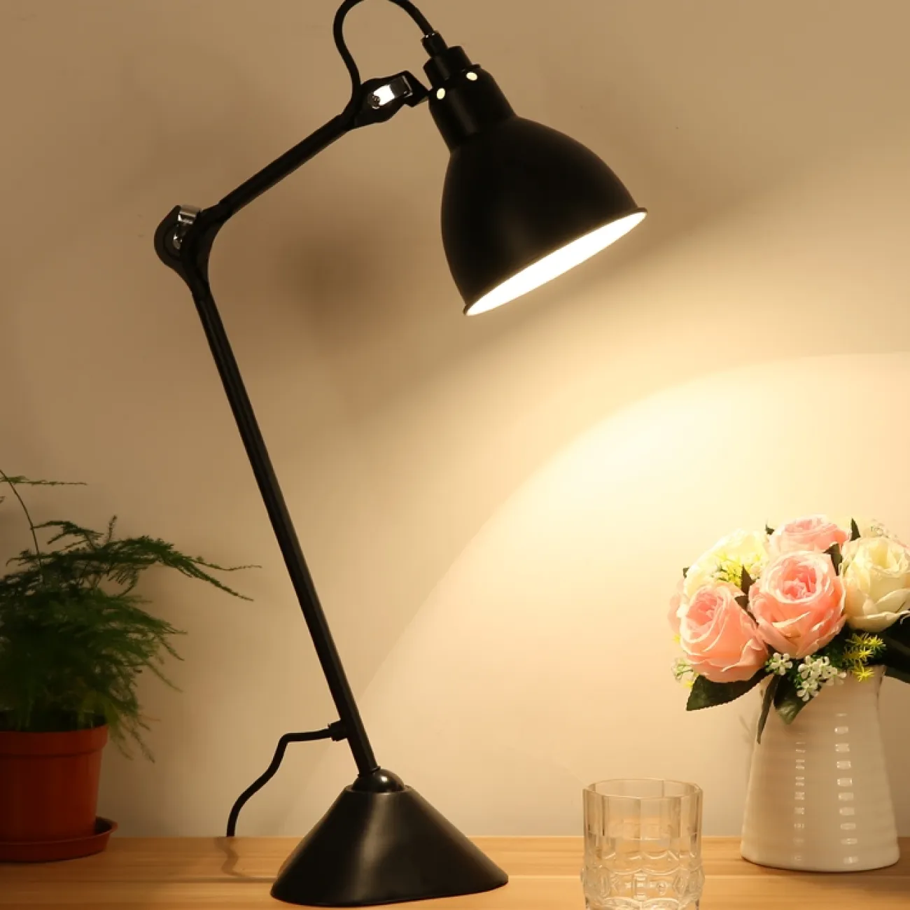 Настольная лампа в стиле лофт с поворотным плафоном ROUTE TAB Настольная лампа в стиле лофт с поворотным плафоном ROUTE TAB