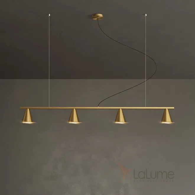 Реечный светильник на струнном подвесе с плафонами в виде конусов SEGRI Реечный светильник на струнном подвесе с плафонами в виде конусов SEGRI