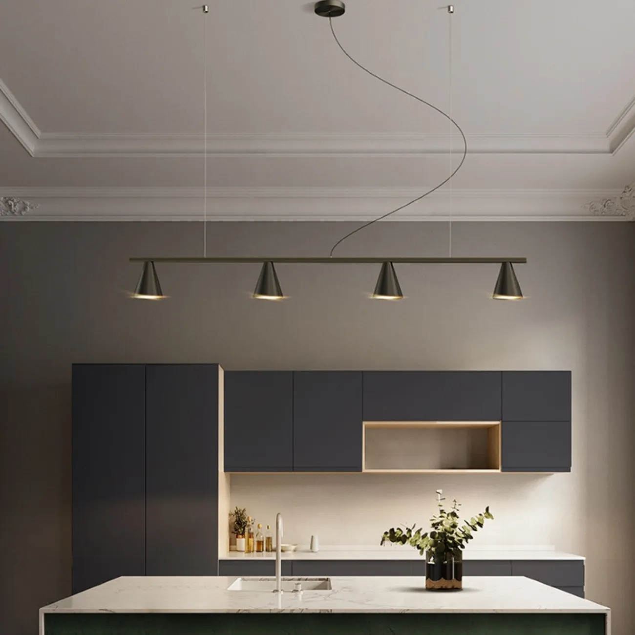 Реечный светильник на струнном подвесе с плафонами в виде конусов SEGRI Реечный светильник на струнном подвесе с плафонами в виде конусов SEGRI