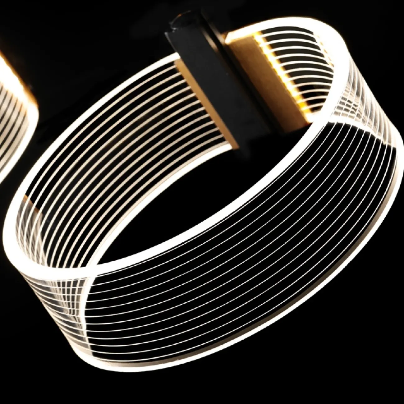 Серия светодиодных подвесных люстр в современном стиле SENSE RINGS