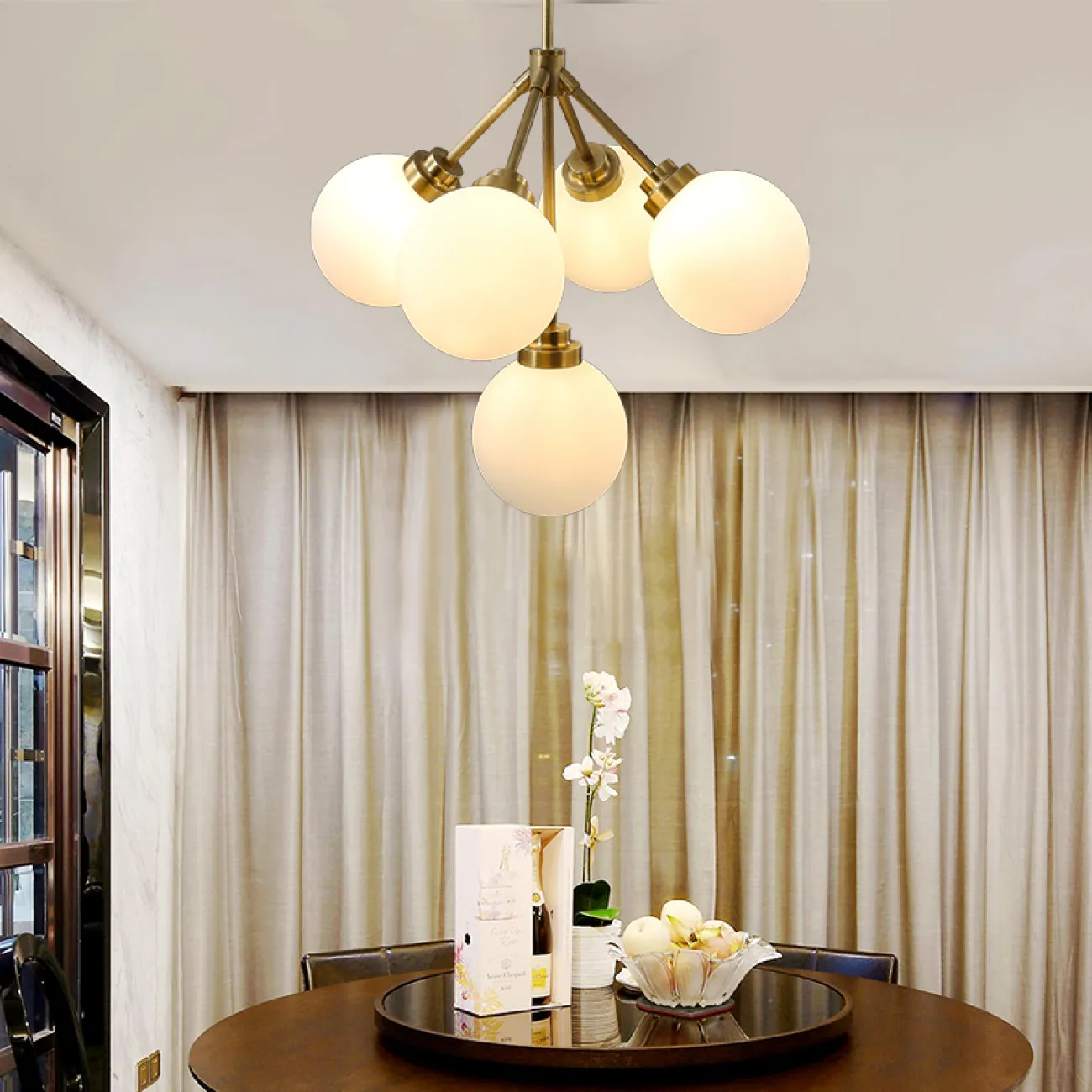 Люстра на потолочной стойке со стеклянными плафонами в форме шара SIENNA