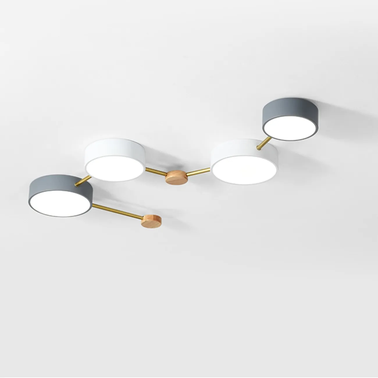 Потолочные инсталляции в форме созвездий из светодиодных дисков и деревянным декором SOLEN Потолочные инсталляции в форме созвездий из светодиодных дисков и деревянным декором SOLEN