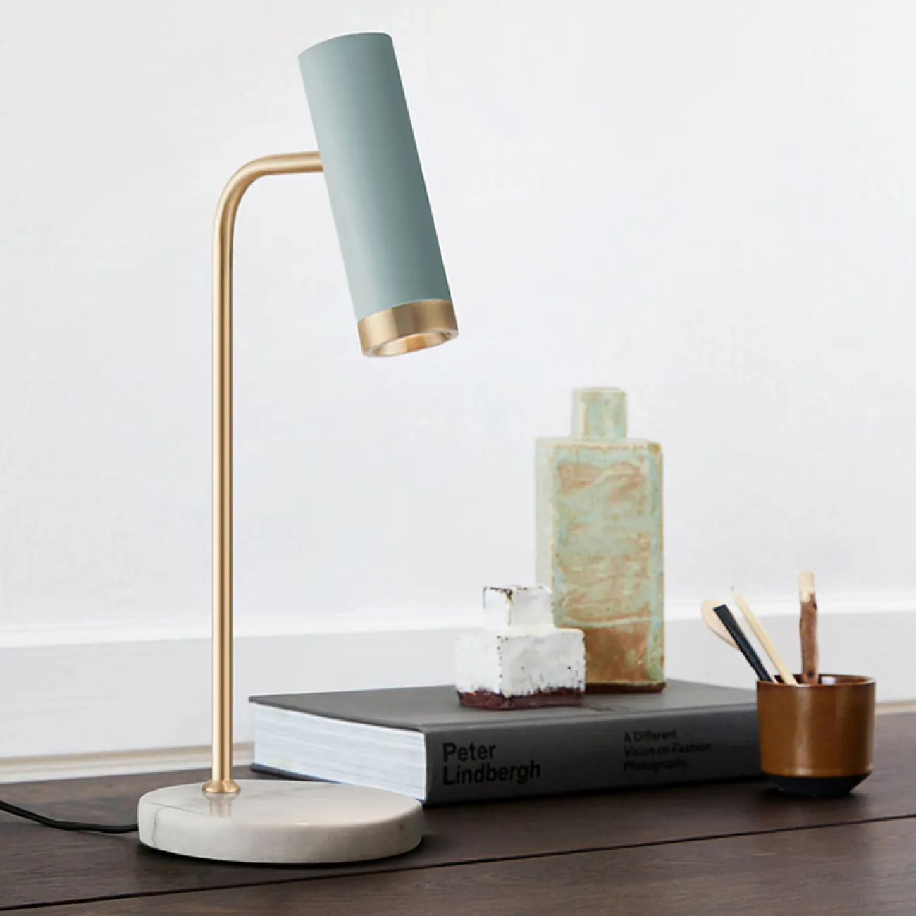 Минималистская настольная лампа с регулировкой наклона плафона TALSI TAB Минималистская настольная лампа с регулировкой наклона плафона TALSI TAB