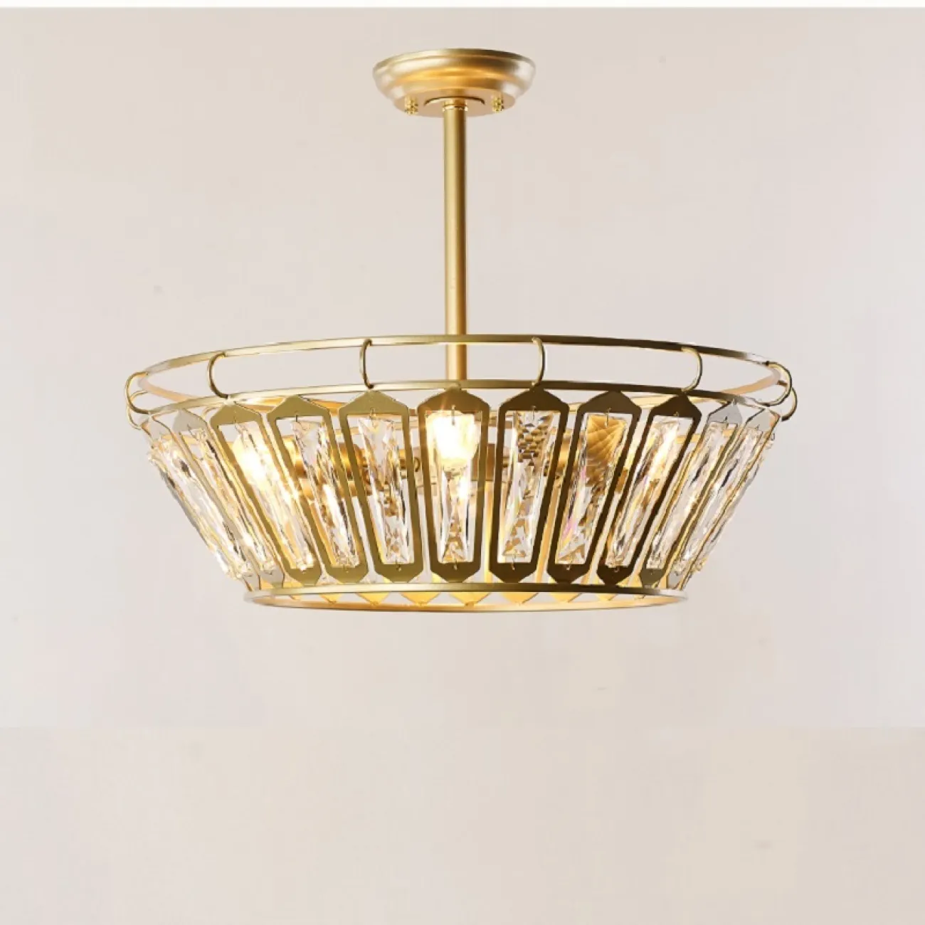 Дизайнерская люстра со вставками из стекла с хрустальной огранкой TIARET Дизайнерская люстра со вставками из стекла с хрустальной огранкой TIARET