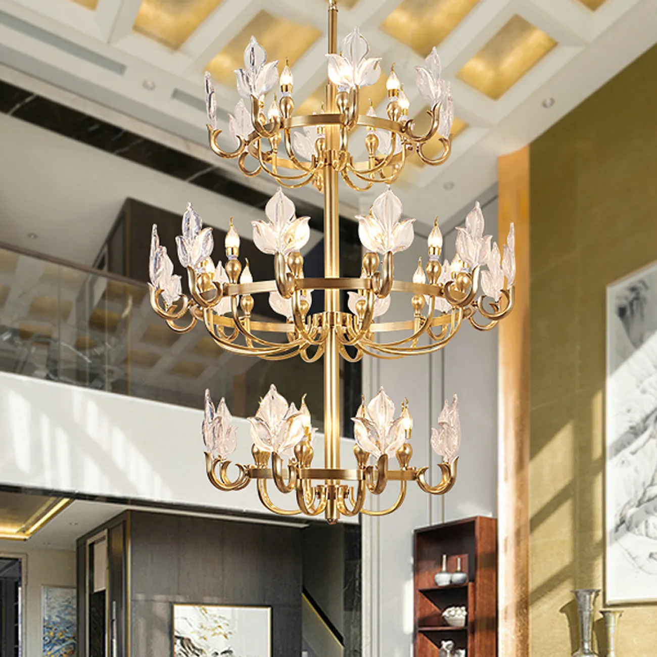 Люстра в американском стиле с орнаментом в форме листьев TRILIA Люстра в американском стиле с орнаментом в форме листьев TRILIA