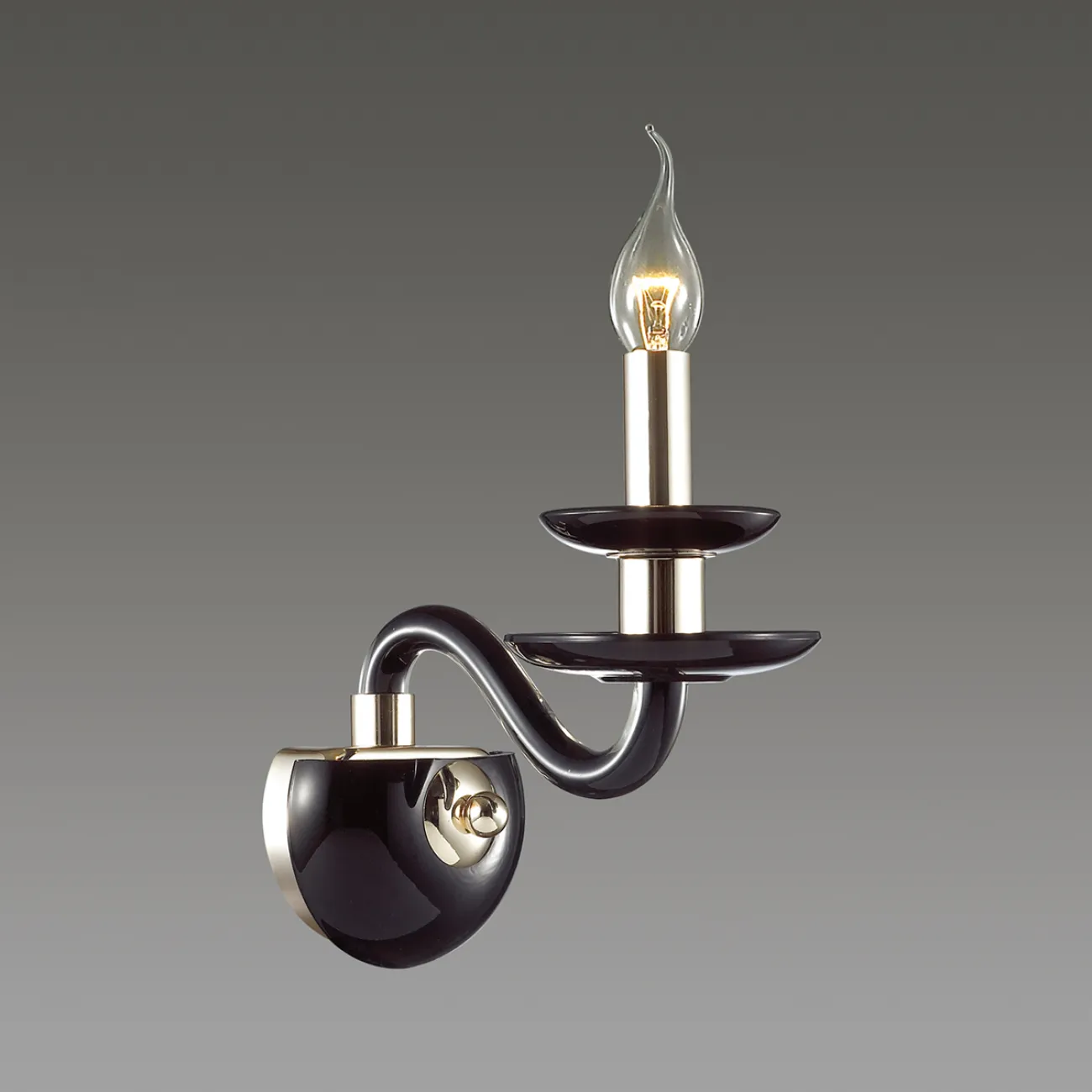 Бра со стилизованным под свечу плафоном VERITY WALL