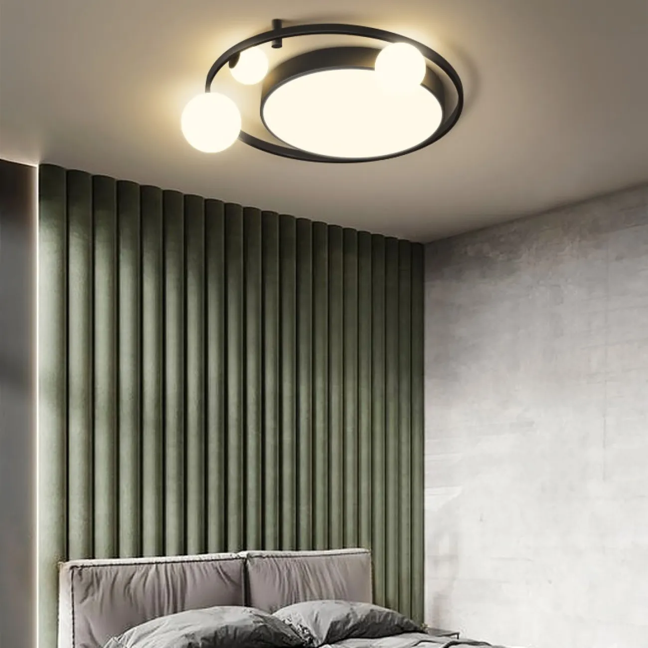 Потолочный светильник в виде комбинации круглого плафона с led-матрицей и шарообразных плафонов на кольцевом каркасе VESTA