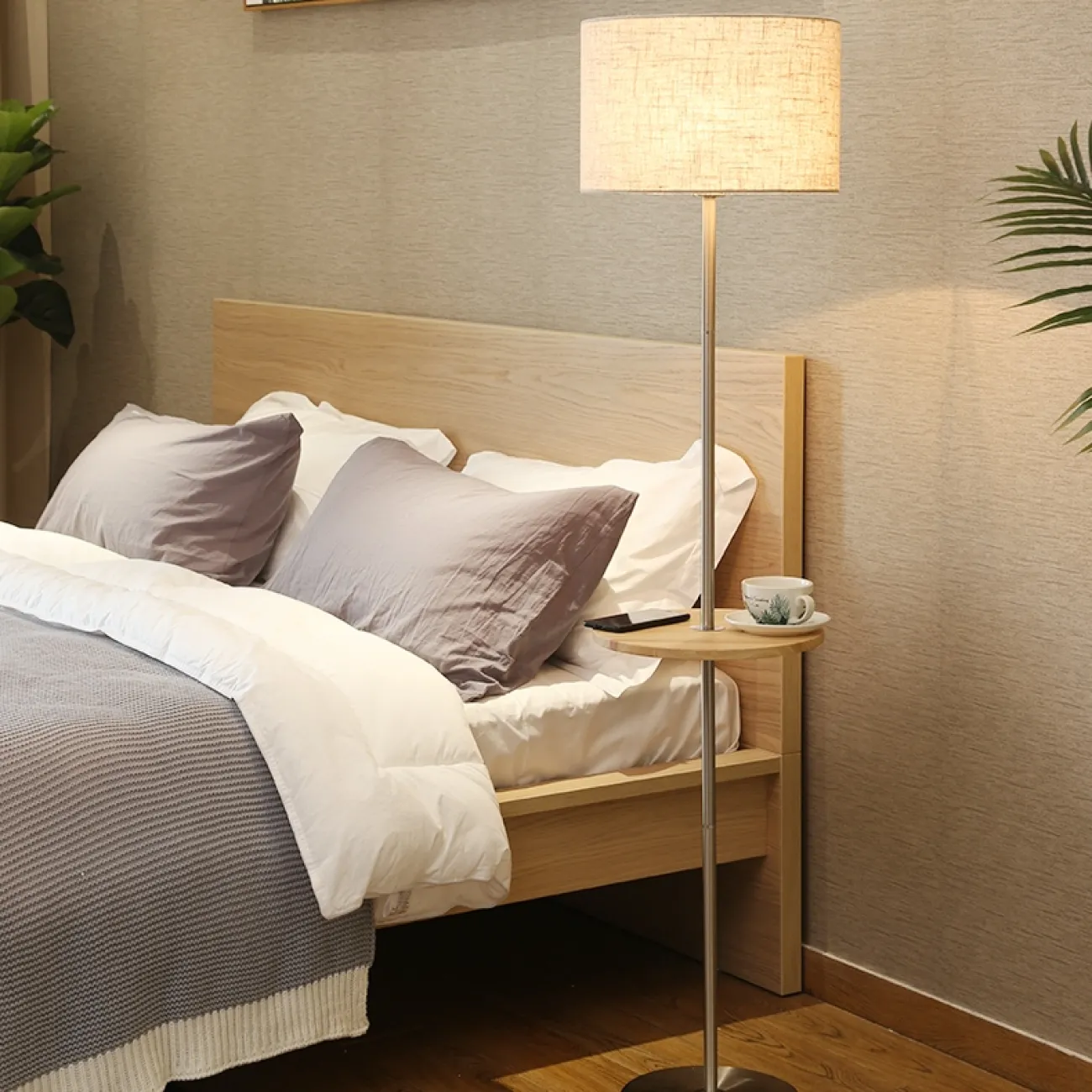 Торшер с текстильным плафоном и столикомVILBER