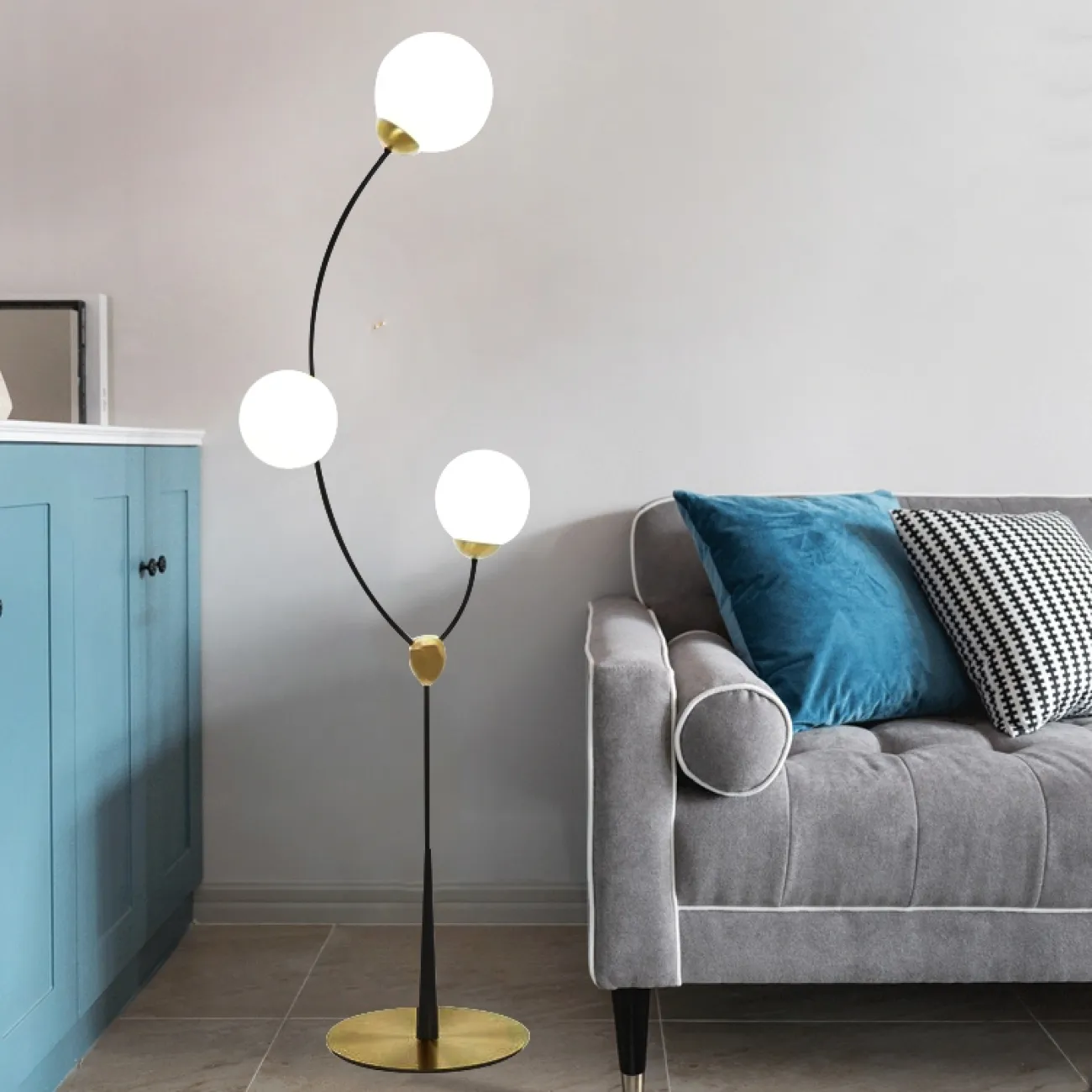 Торшер на изогнутом каркасе из метала с тремя шарообразными плафонами из стекла VINE FL Торшер на изогнутом каркасе из метала с тремя шарообразными плафонами из стекла VINE FL