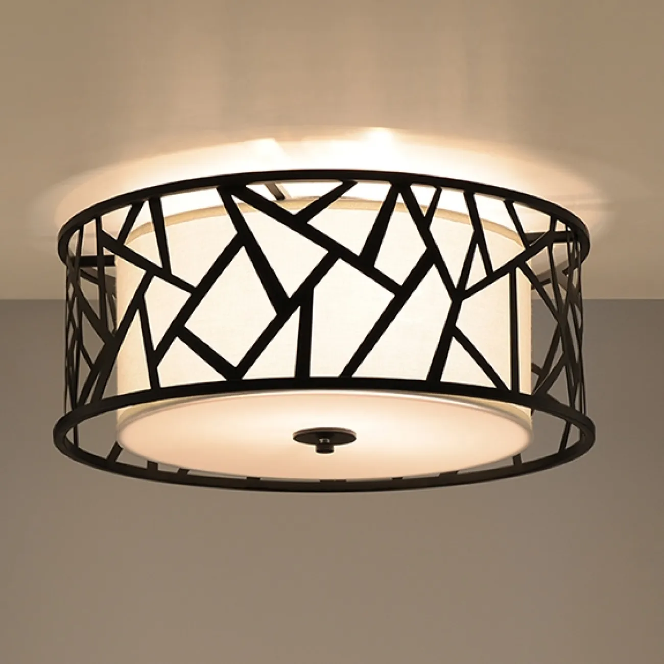 Потолочная люстра выполненная из металла с текстильным абажуром WISH