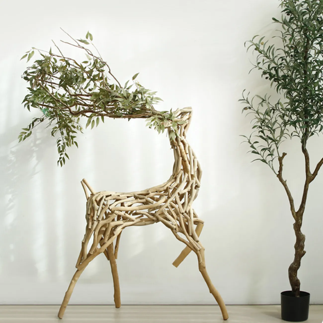 Интерьерный декор деревянная скульптура "Косуля" LaLume-IK20302-20