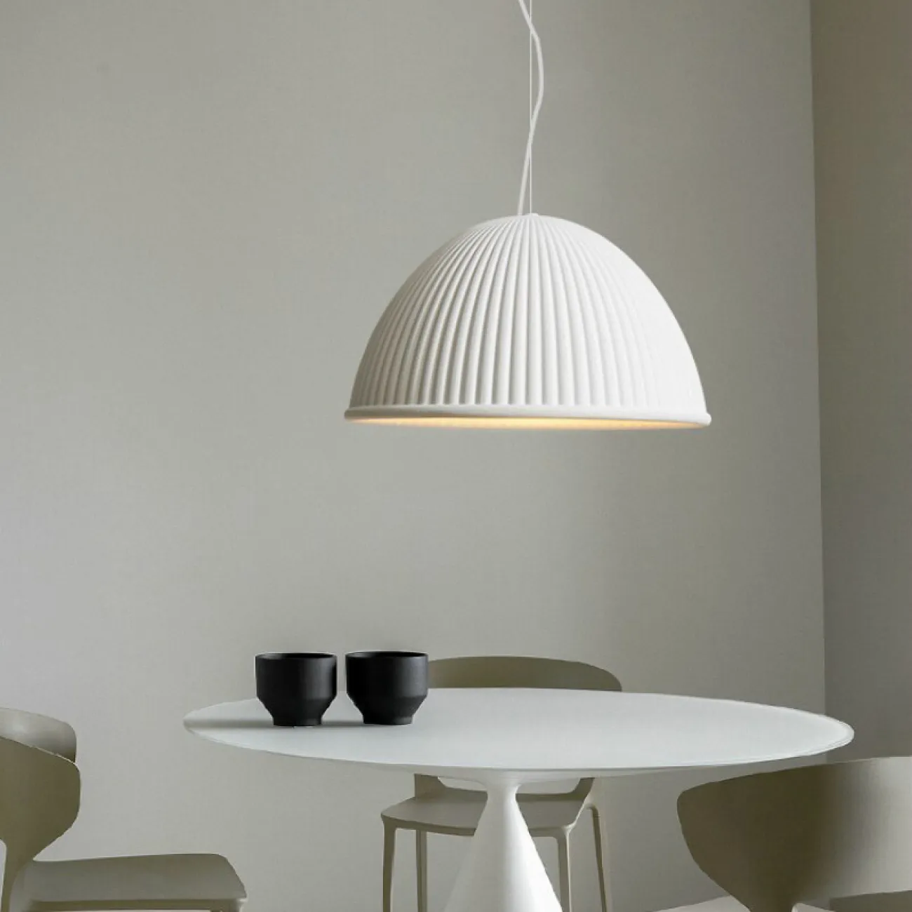 Серия подвесных светильников с плафонами из рифленого стекла EDSEL от LaLume