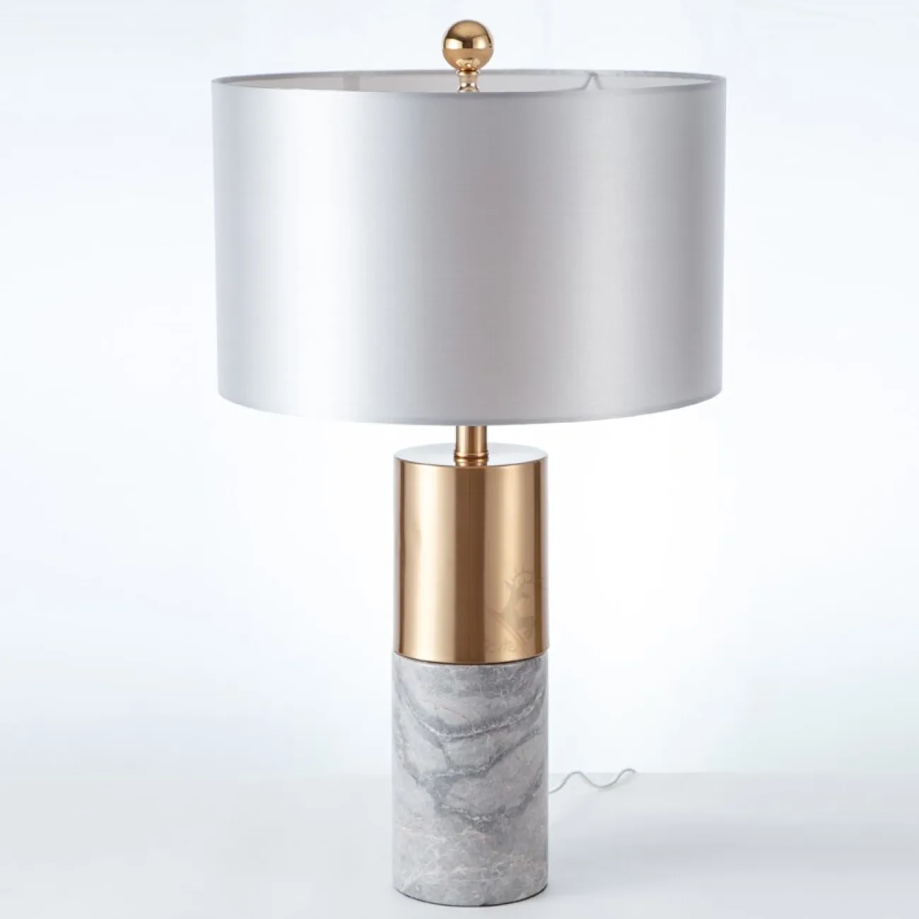 Серия настольных ламп с мраморным основанием и текстильными плафонами LUFT от LaLume