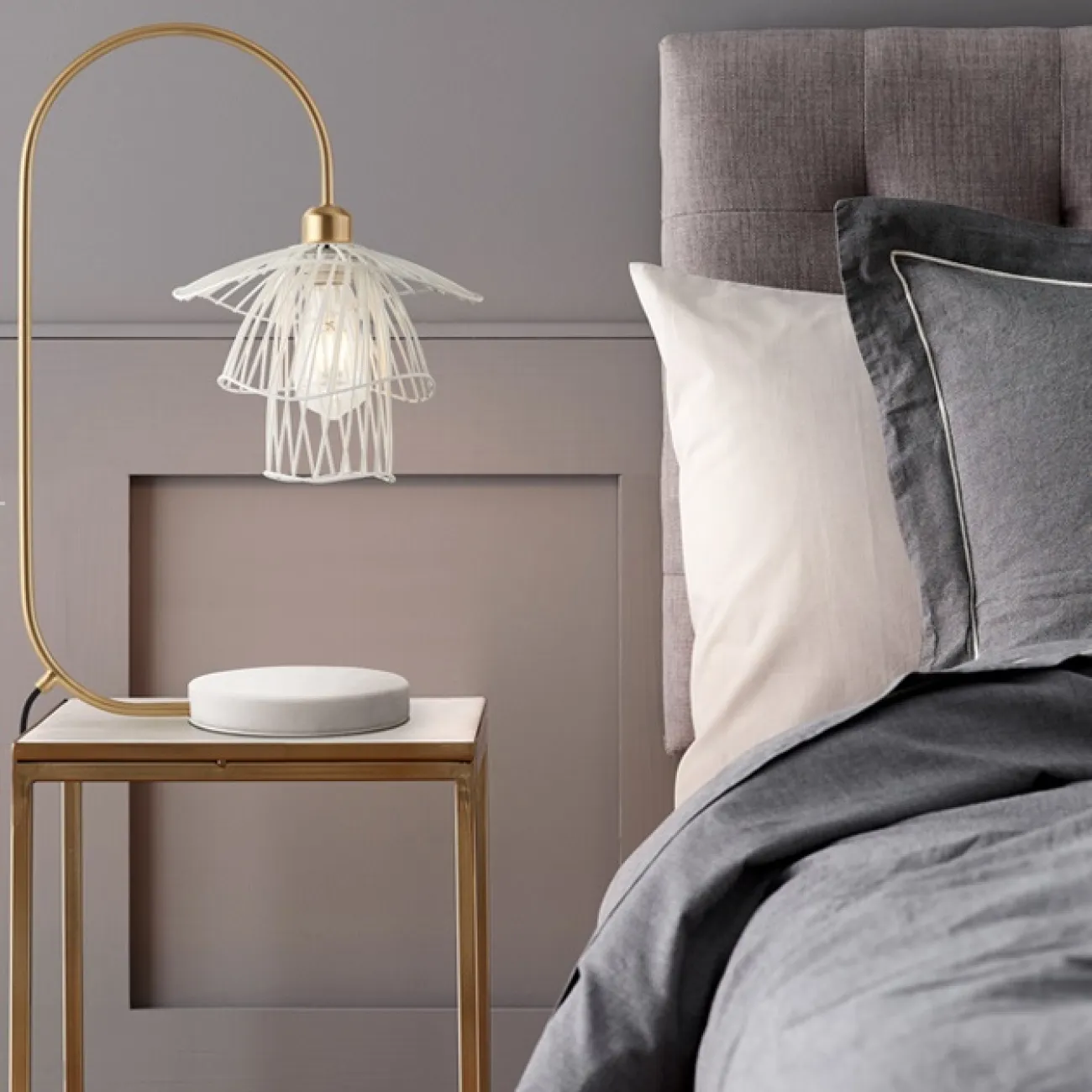 Бра вытянутой прямоугольной формы со стеклянным рельефным плафоном DERIYA WALL от LaLume