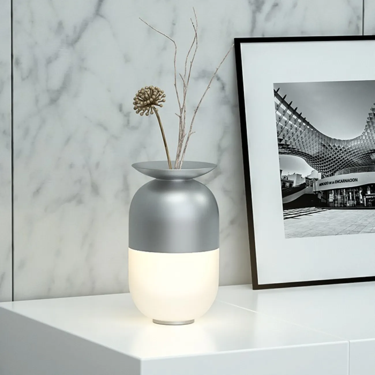 Серия настольных ламп в виде цветочных ваз со светодиодной подсветкой ANETTA от LaLume