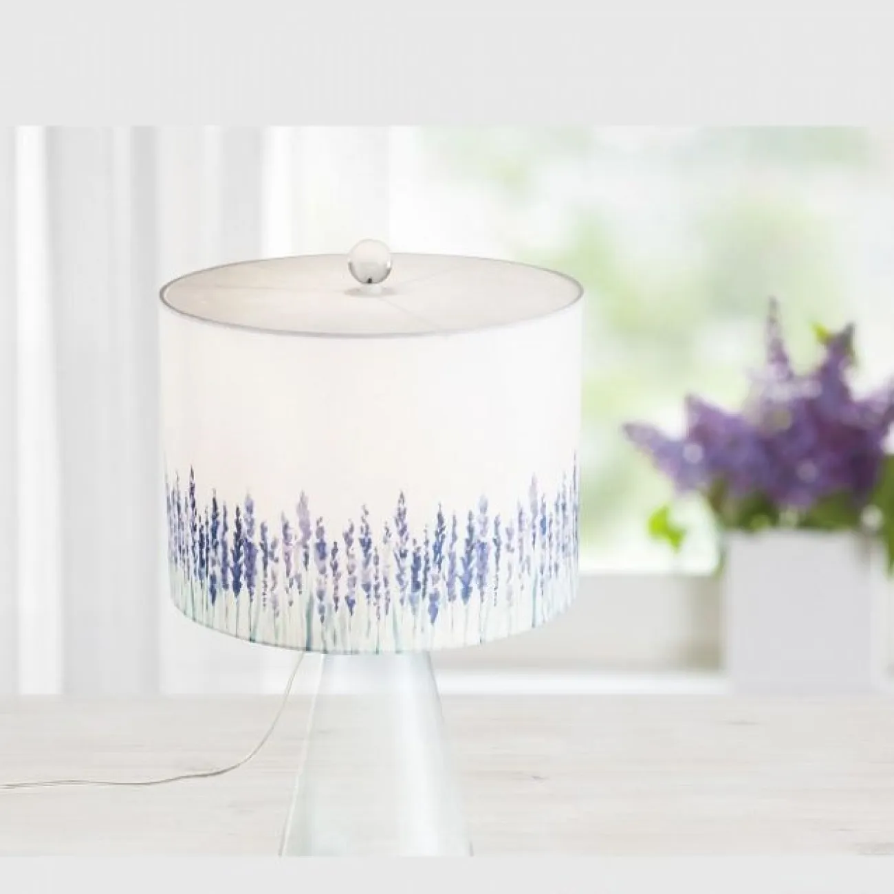 Настольная лампа с рисунком лаванды на текстильном абажуре и основанием-колбой LAVEN от LaLume