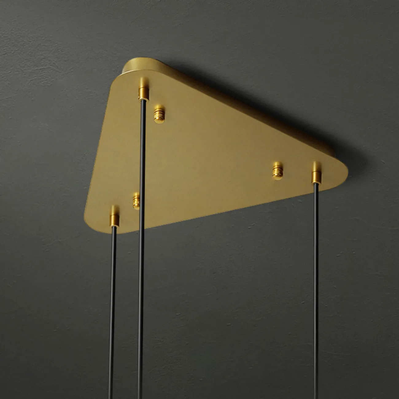 Потолочное крепление из металла треугольной формы CEILING MOUNT 7 от LaLume