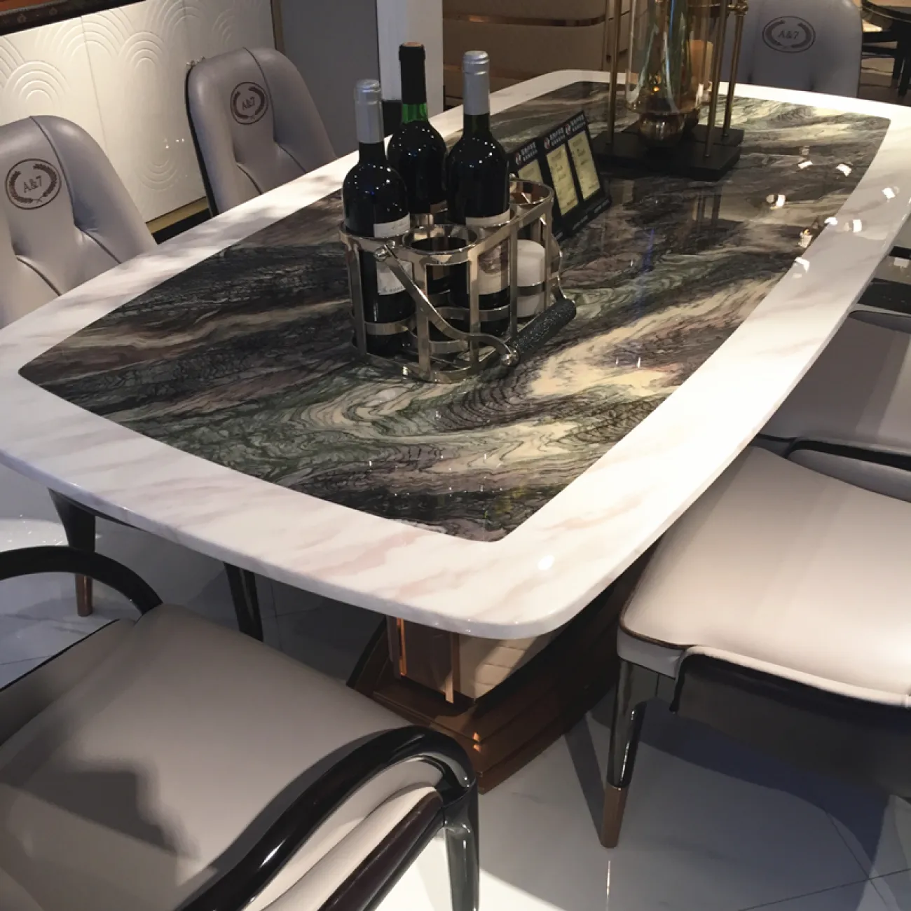 Обеденный стол с мраморной столешницей LaLume MB22342-23 Обеденный стол с мраморной столешницей LaLume MB22342-23